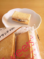 �t�@�~���[�}�[�gSweets+�@�w���[�Y���T���h�x